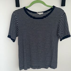 Short sleeve loose crew neck, size Small